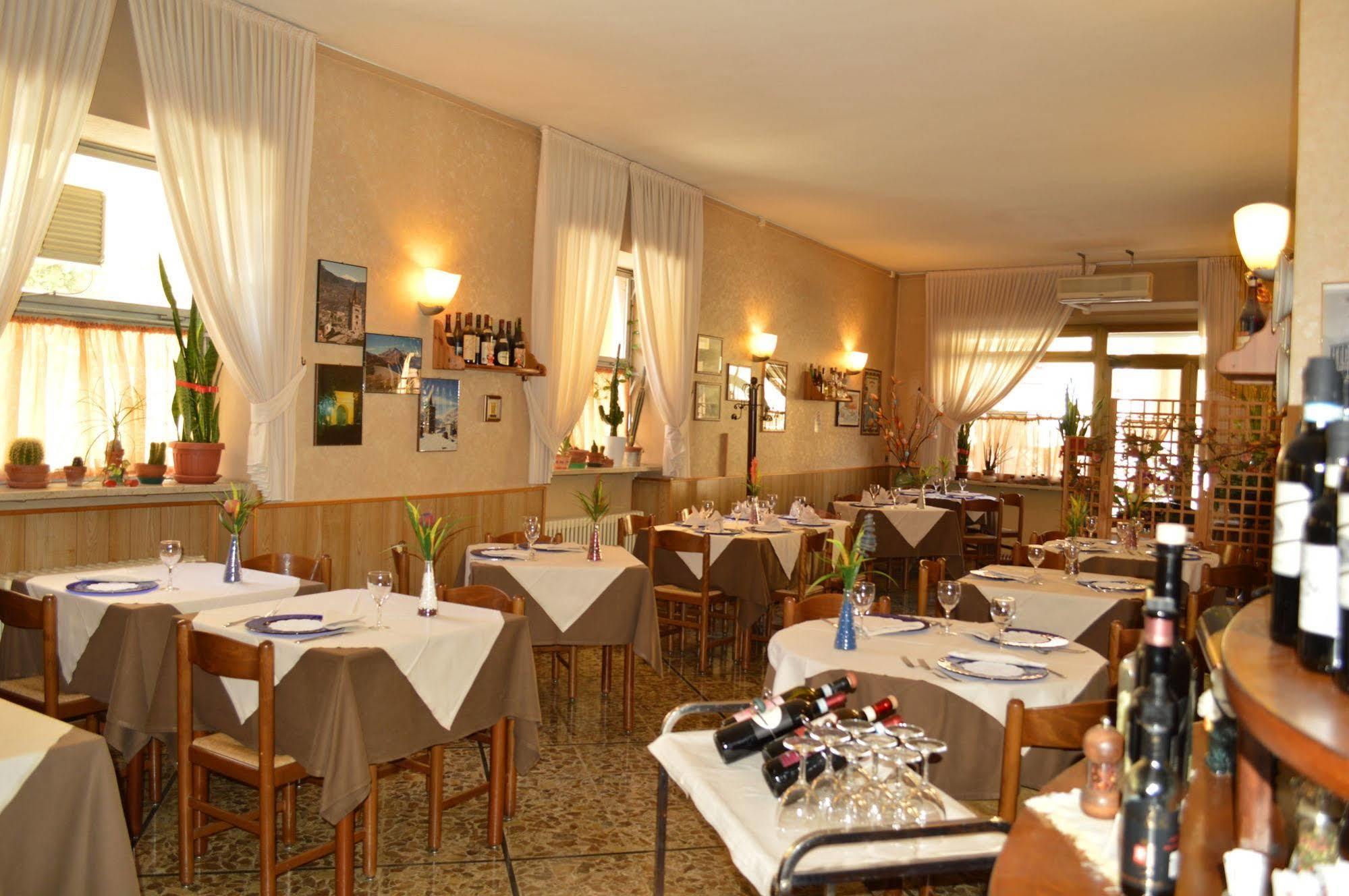 Hotel Susa Bagian luar foto